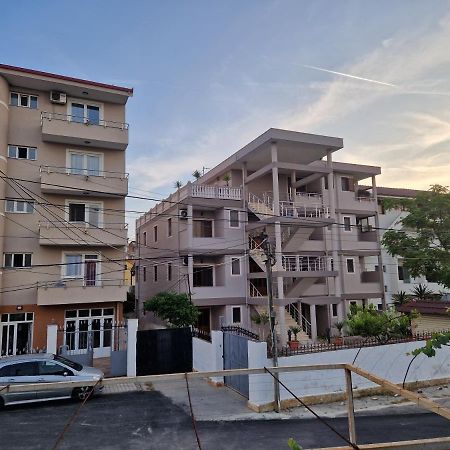 Guest House "Pisha" Durrës Exteriör bild