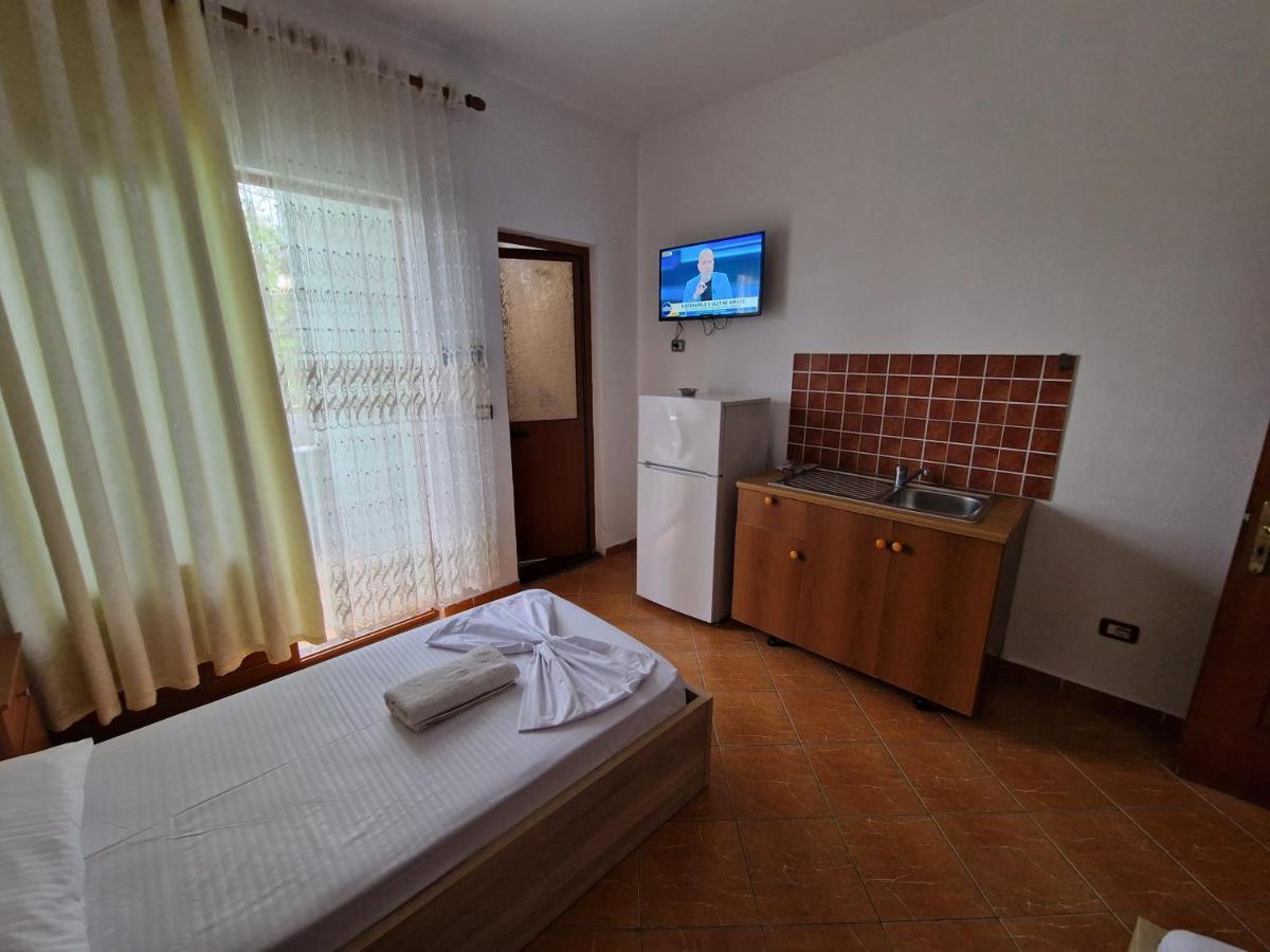 Guest House "Pisha" Durrës Exteriör bild