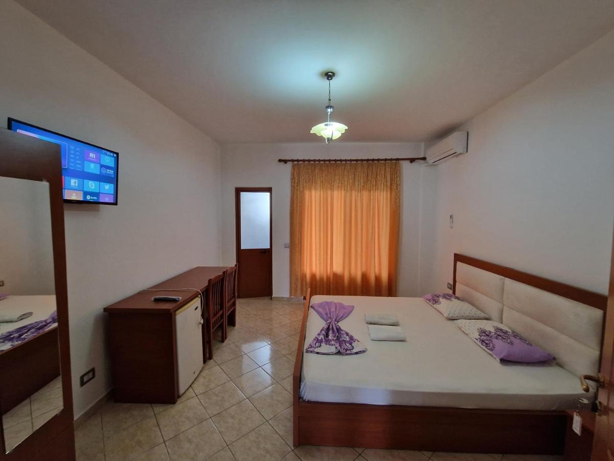 Guest House "Pisha" Durrës Exteriör bild
