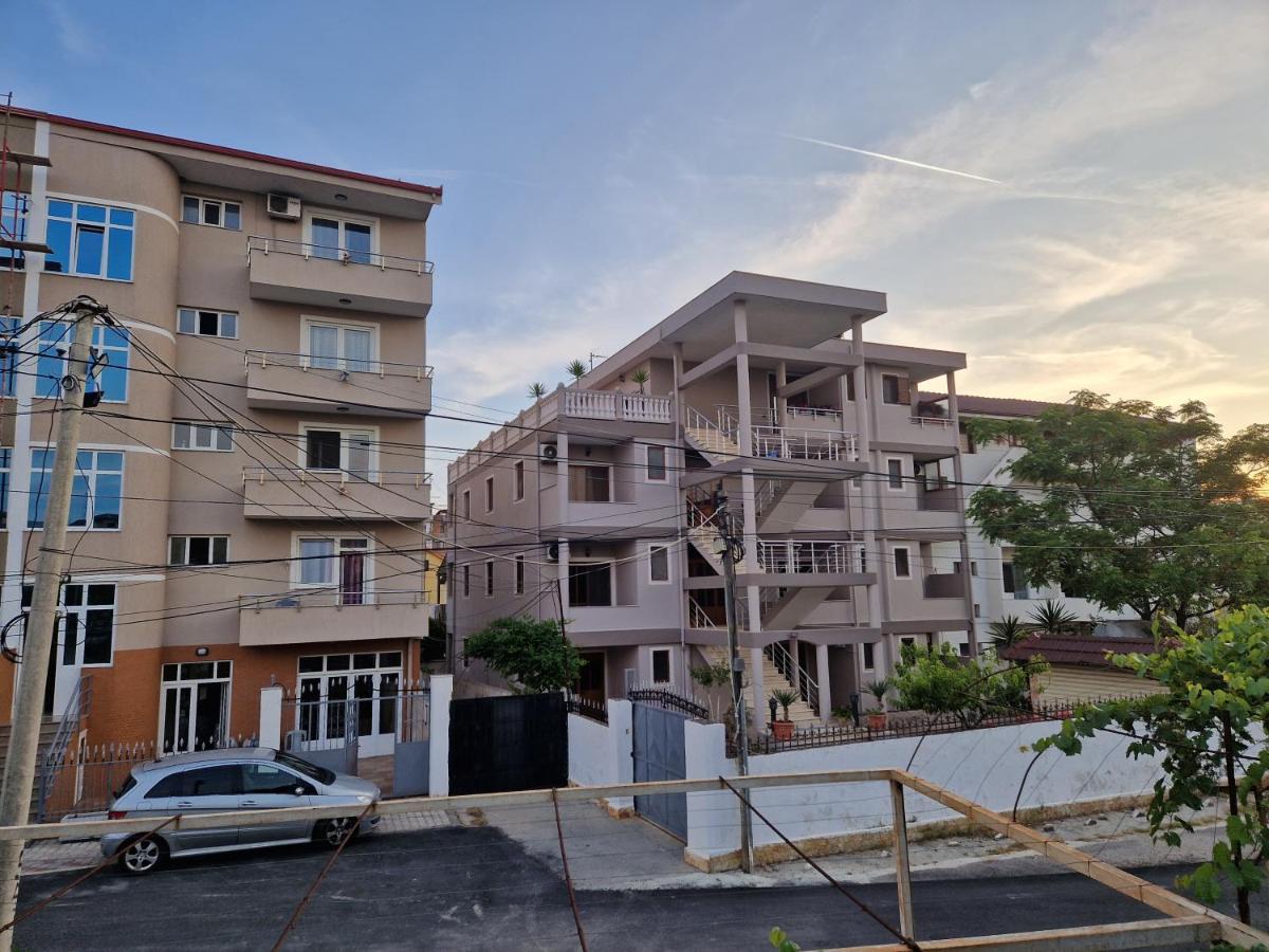 Guest House "Pisha" Durrës Exteriör bild