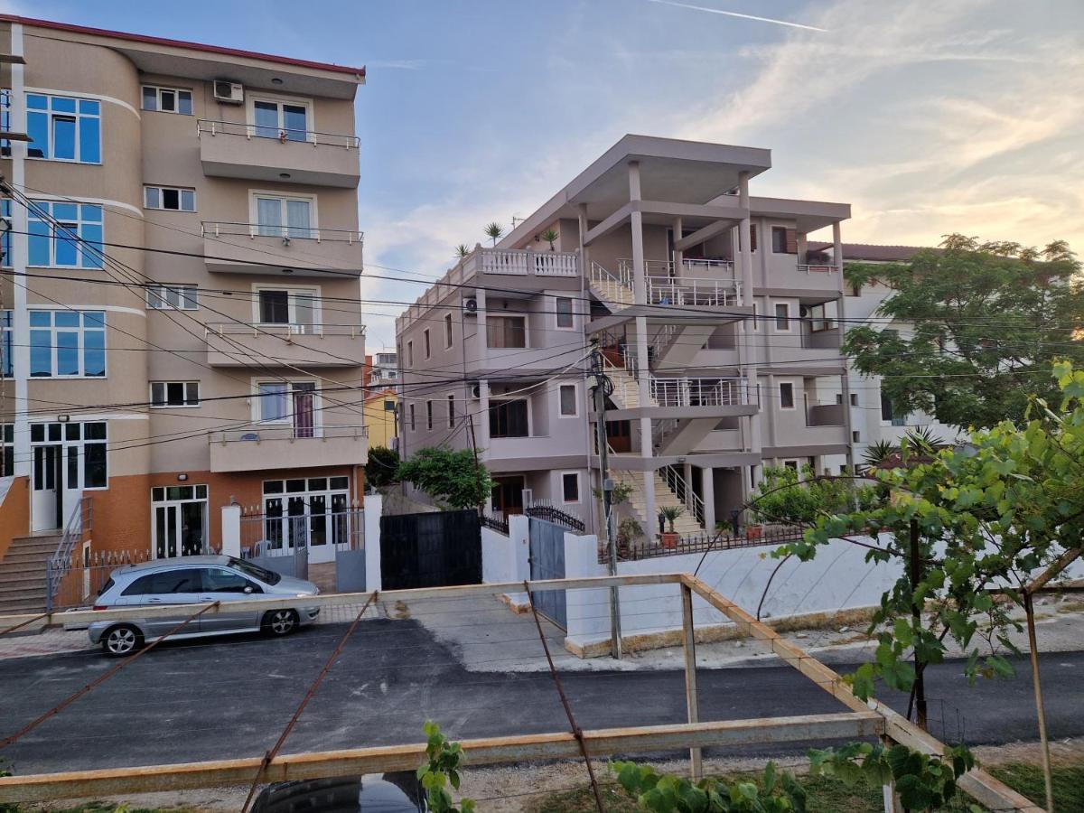 Guest House "Pisha" Durrës Exteriör bild