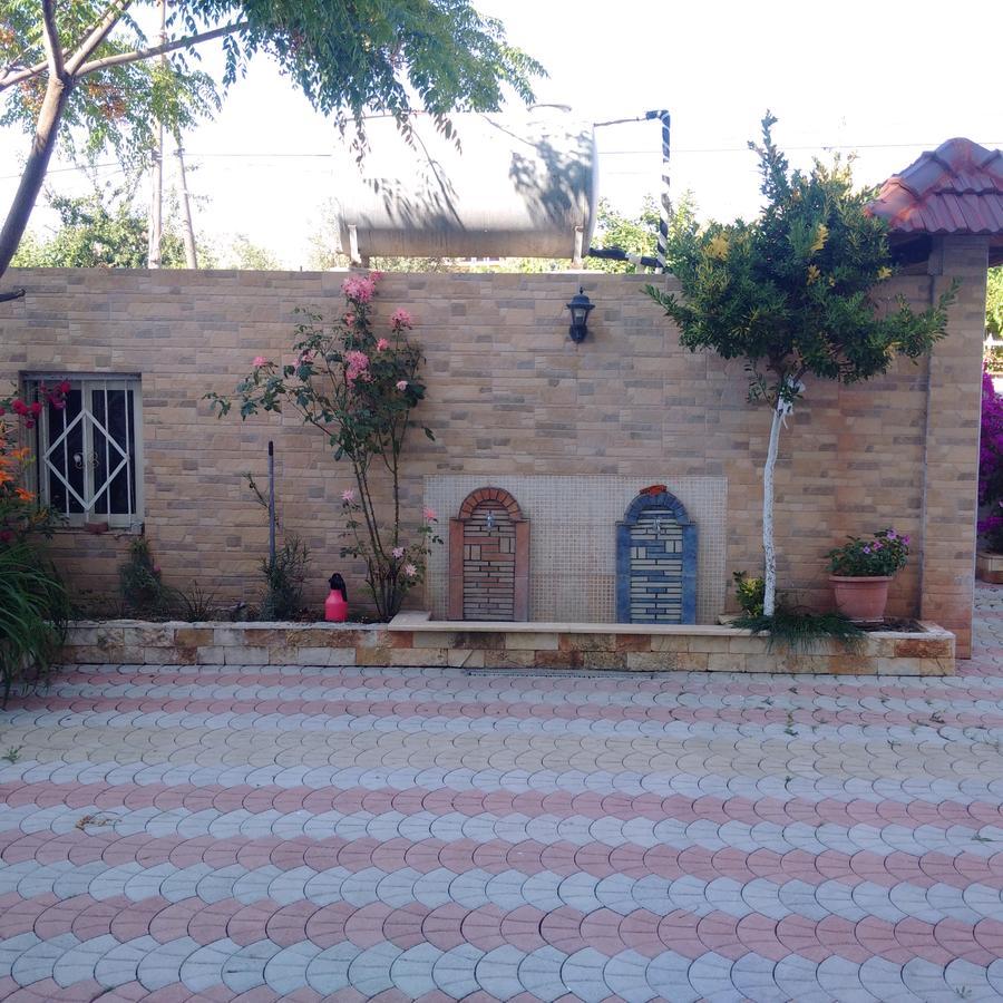 Guest House "Pisha" Durrës Exteriör bild